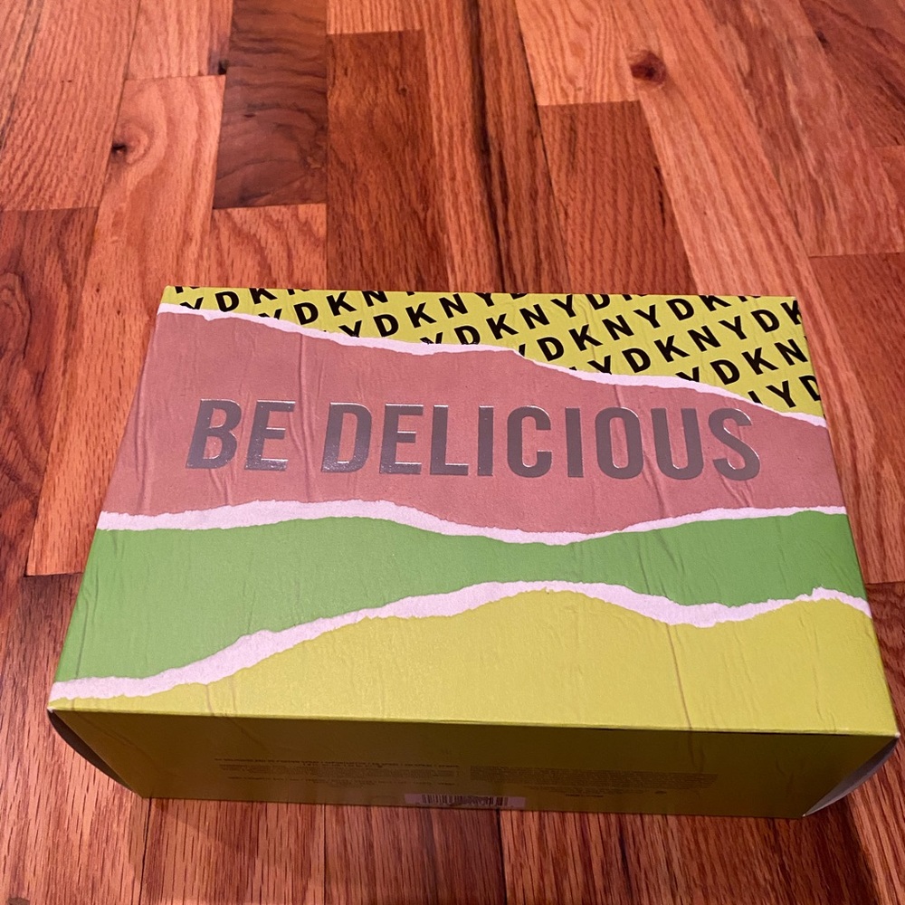 DKNY Be Delicious 1oz spray gift box
